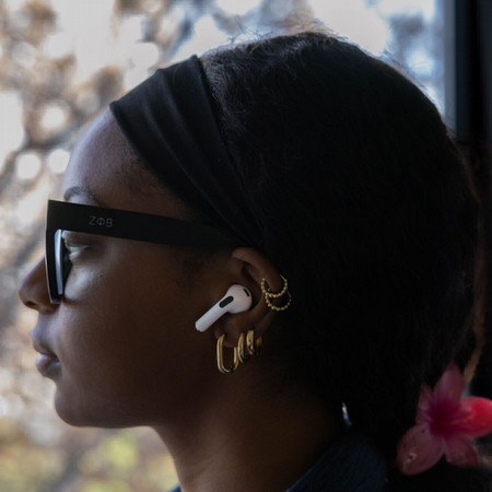 woman wearing ear buds