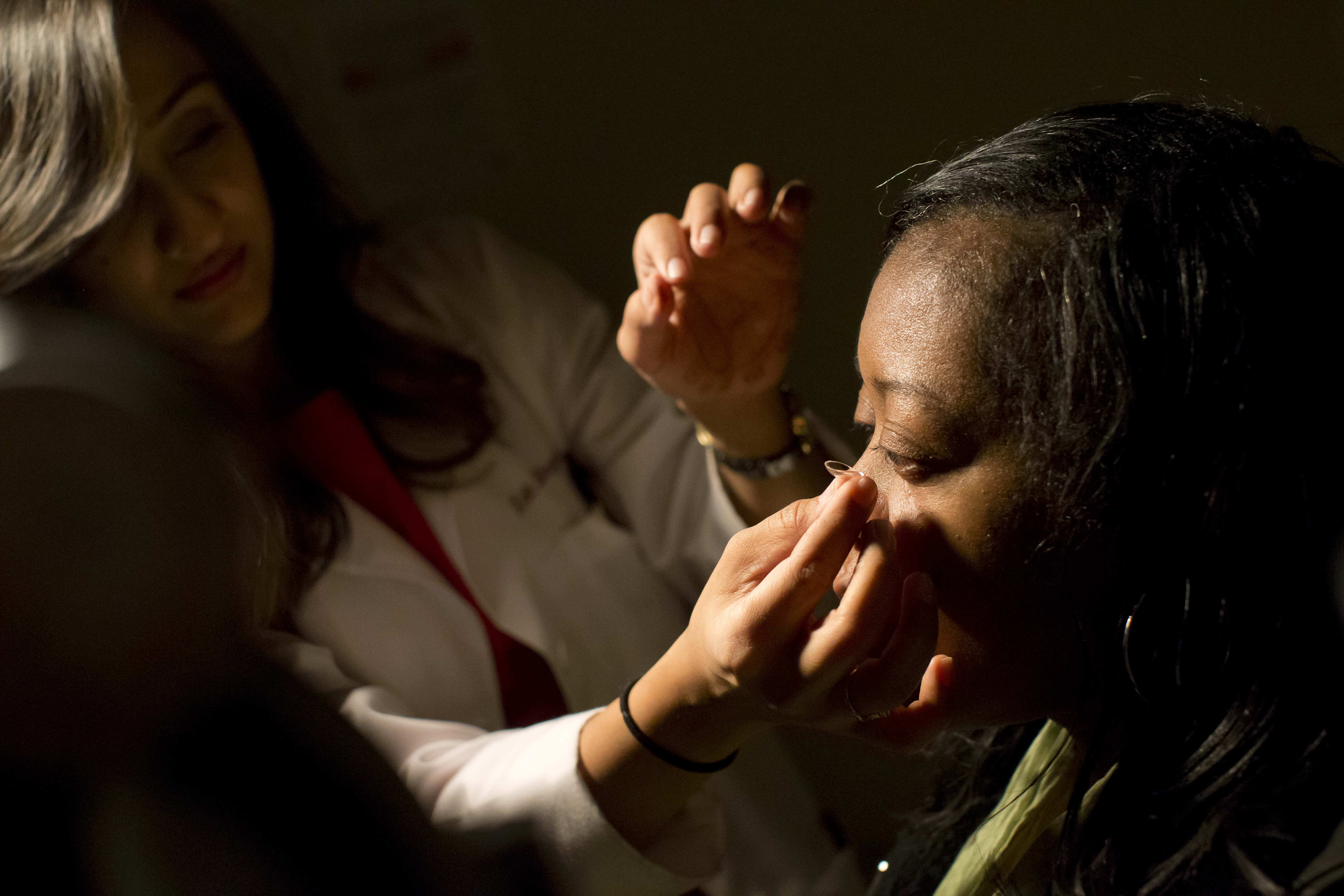 contact-lens-with-doc.jpg