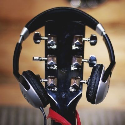 Headphones on guitar thumbpic1