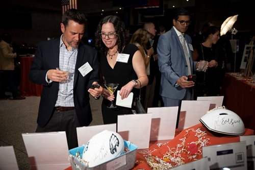 Guests at LOFK auction