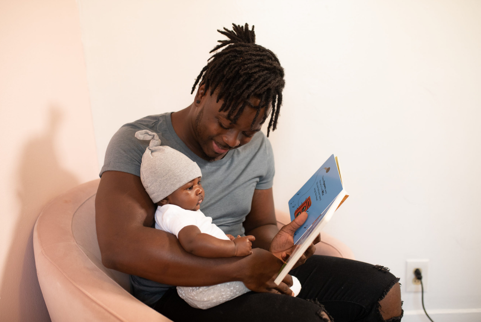 Dad reading to child pic3