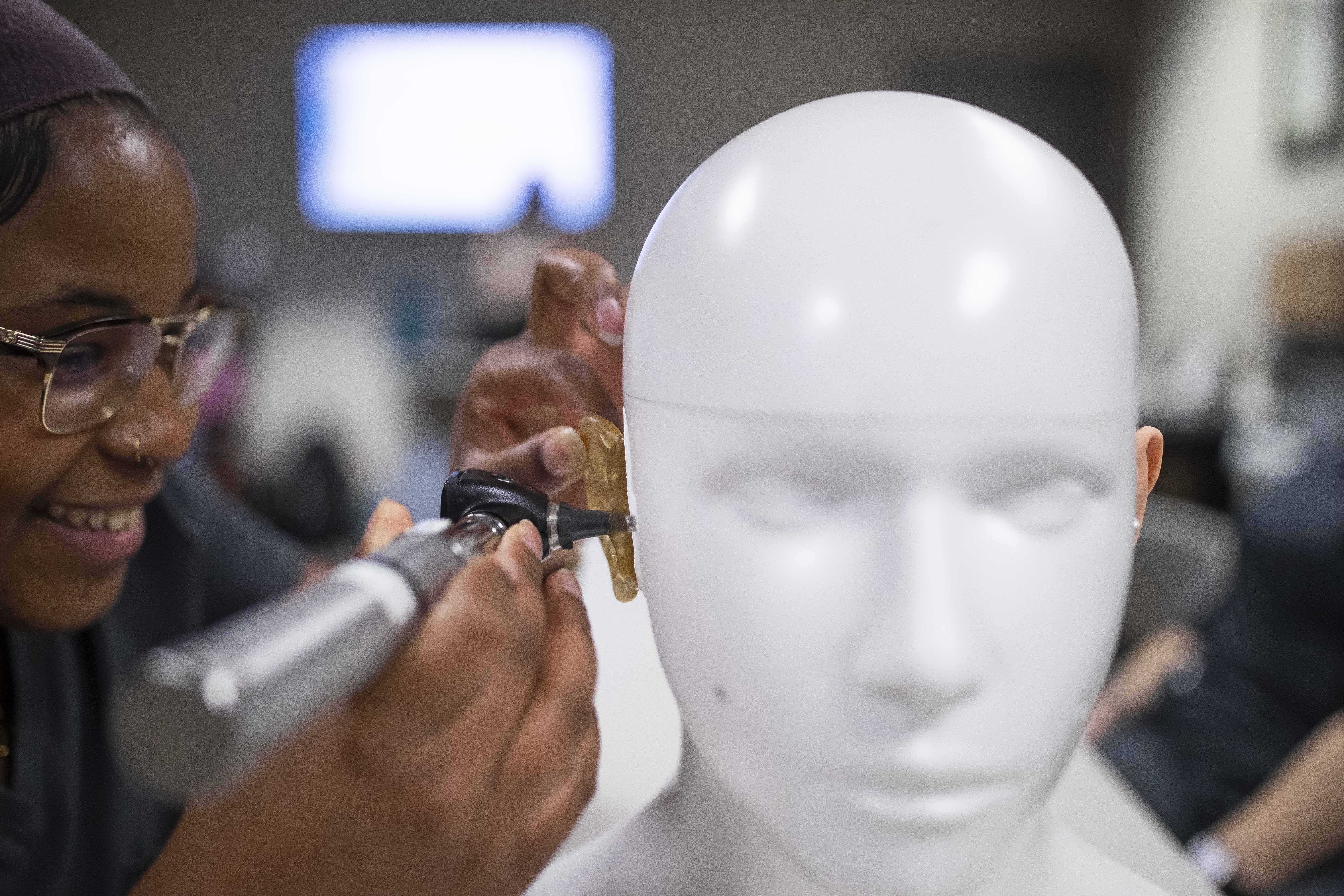 Student learning on ear model pic3