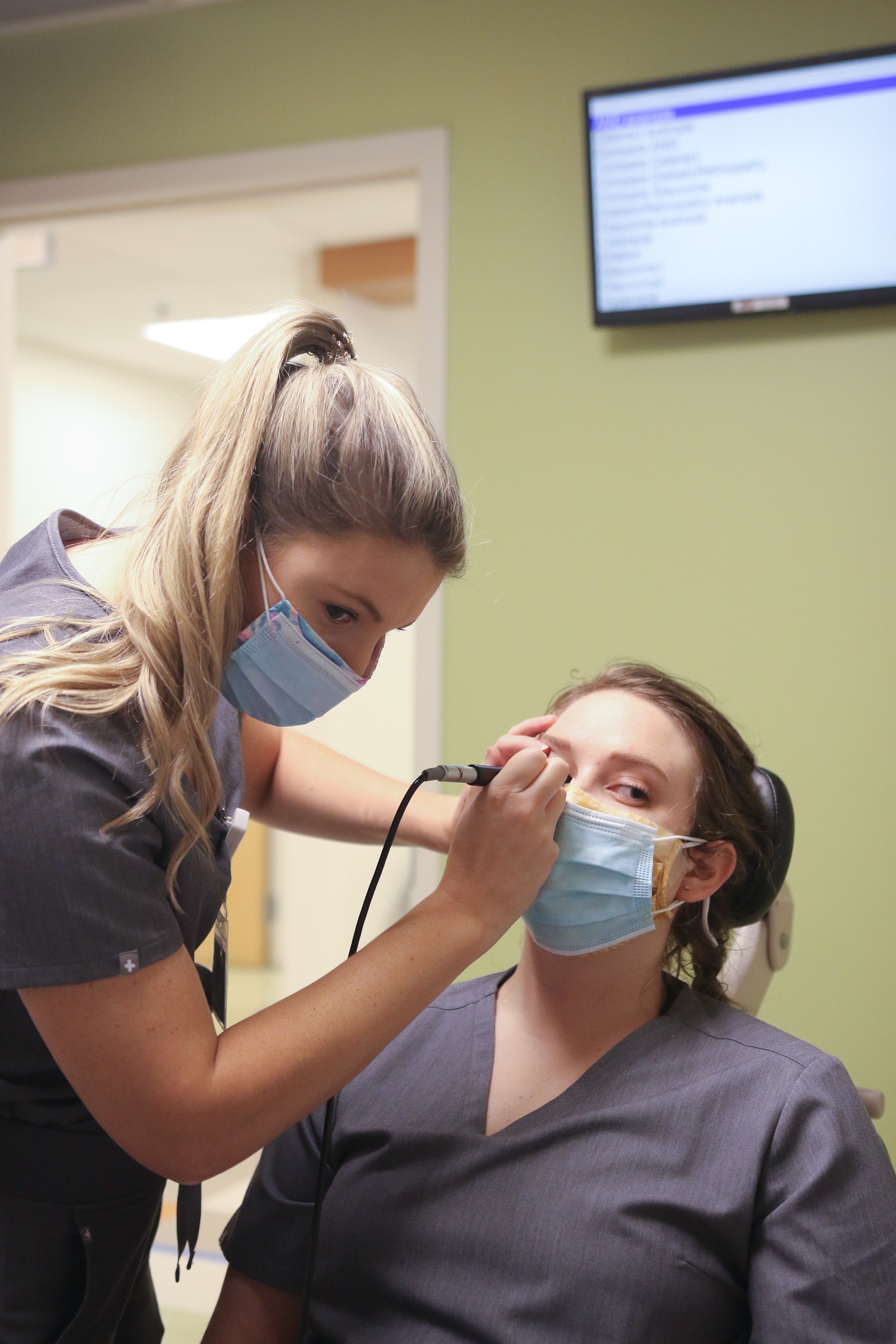 Student examines female patient pic2
